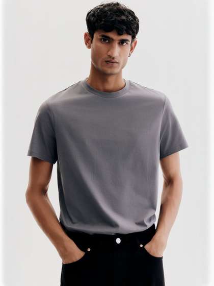H&M Regular Fit
                        Round-Neck T-Shirt