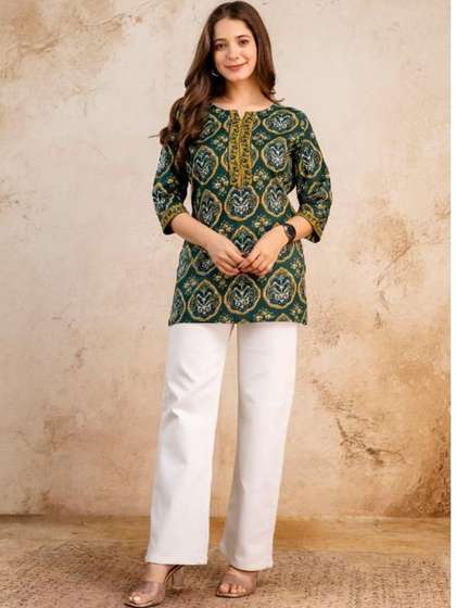 VICENTA Women Floral
                      Printed Kurta