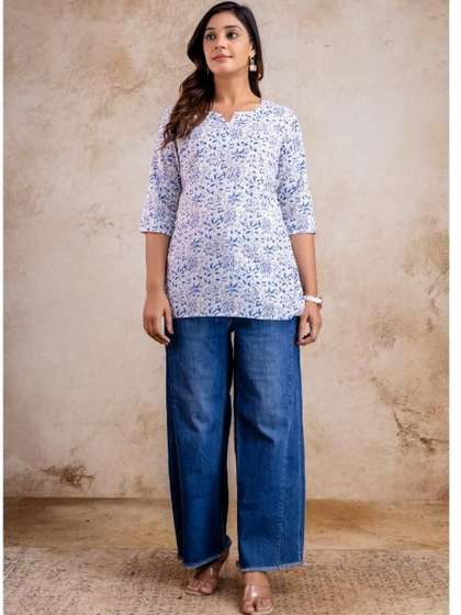 VICENTA Women Floral
                        Printed Kurta