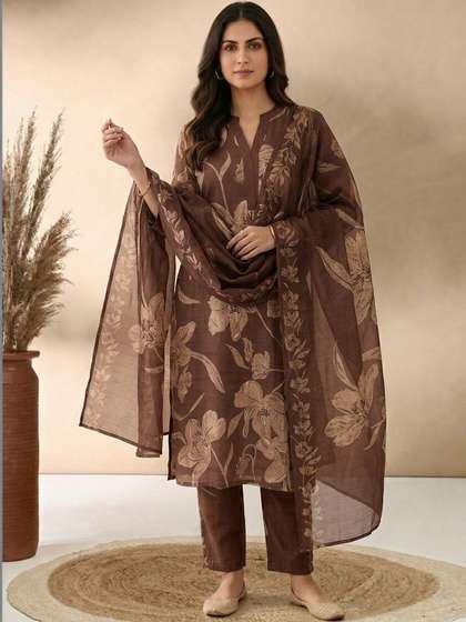 Anouk Women Floral
                        Printed Regular Chanderi Silk Kurta with
                        Trousers & With Dupatta
