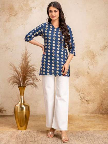 VICENTA Women Floral
                        Printed Kurta