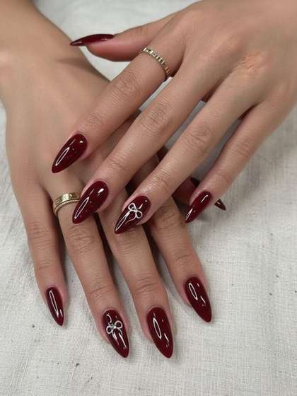 Vembley Set Of 24
                          Artificial Reusable Ombre Stick On Nails -
                          Maroon