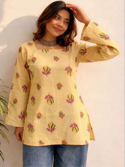 JAHIDA COMFORT WITH
                        STYLE Floral Printed Square Neck Pure Cotton
                        Kurti