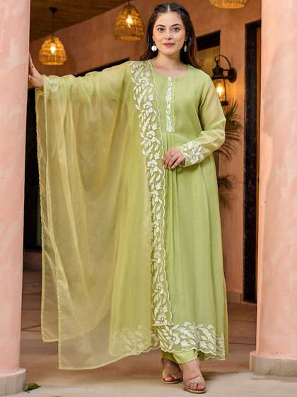 SHINISHA Women
                        Floral Embroidered Regular Thread Work Chanderi
                        Silk Kurta with Trousers & With Dupatta