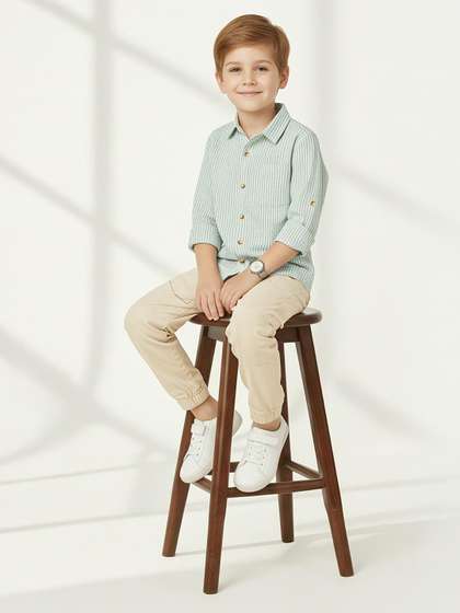max Boys Vertical
                    Striped Spread Collar Pure Cotton Casual Shirt