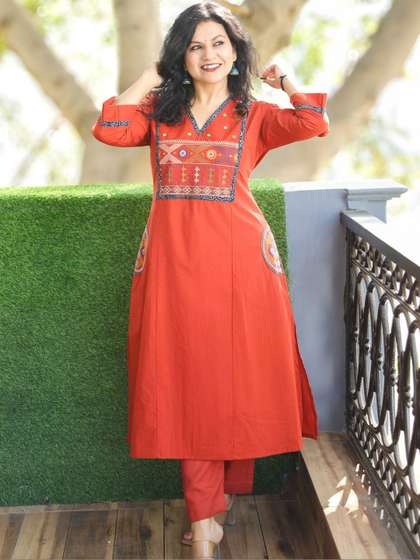 Desi Sandook Ethnic
                        Motifs Embroidered V-Neck Mirror Work Pure
                        Cotton Mirror Work Panelled Kurti