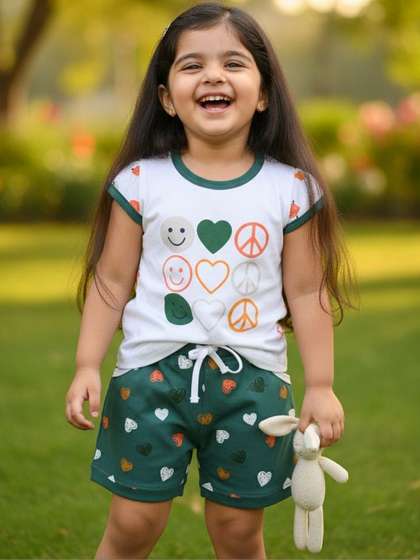Wonder Klothes Girls
                    Printed T-shirt with Shorts