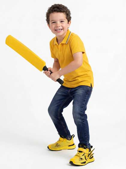 United Colors of
                    Benetton Boys Slim Fit Mid-Rise Light Fade Jeans