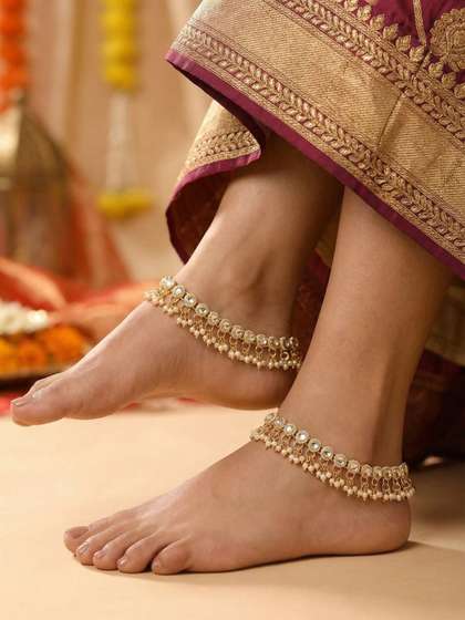 I Jewels Set of 2
                        Gold Plated Pearl Studded & Beaded Anklets