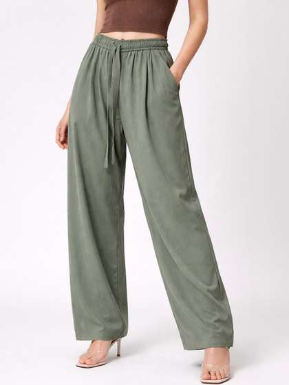 Suo Women Loose Fit
                      Pleated Trousers