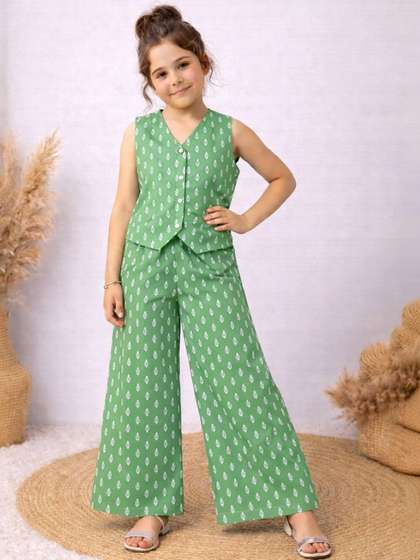 FASHION DREAM Girls
                        Printed Top with Trousers