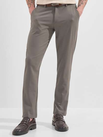 HIGHLANDER Men Slim
                        Fit Easy Wash Pleated Trousers
