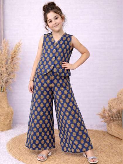 FASHION DREAM Girls
                        Printed Top with Palazzos
