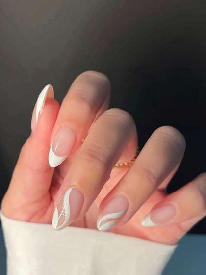 Vembley Set Of 24
                        Artificial Reusable Press On Nails