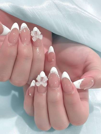 Vembley Set Of 24
                        Artificial Reusable Press On Nails - Bowknot And
                        Pearl Design
