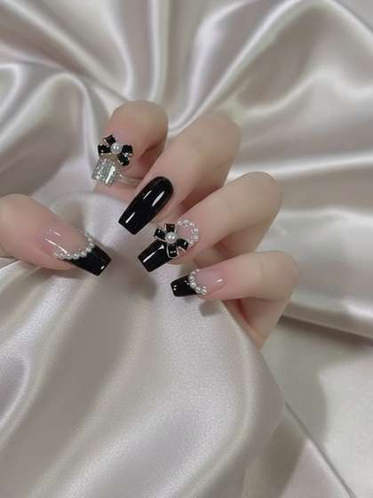 TheVineGirl Set Of
                          24 Artificial Reusable Press On Nails -
                          Midnight Elegance