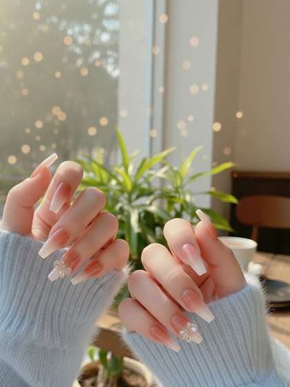 Vembley Set Of 24
                          Artificial Reusable Stick On Nails - Pink
                          & Cream Colored