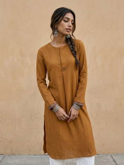 fusion by glitchez
                        Embroidered Straight Kurta