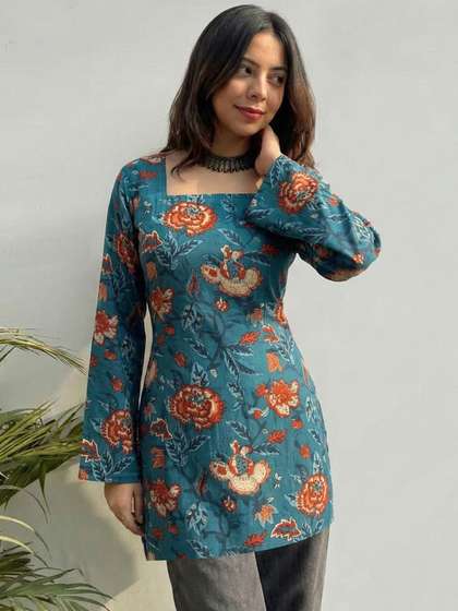 Aaghnya Printed
                        Square Neck Kurti