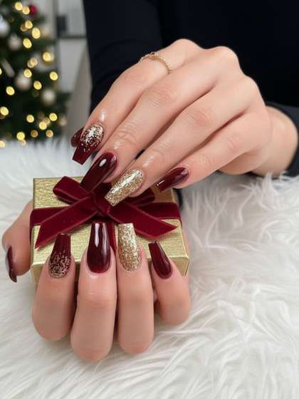 TheVineGirl Set of
                        24 Artificial Reusable Press On Nails - Half Red
                        Half Golden