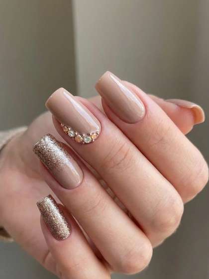 Vembley Set Of 24
                        Stick On Artificial Nails - Beige