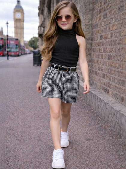 Ninas Girls Top with
                    Shorts
