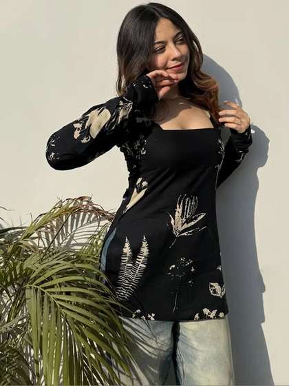 GoSriKi Botanical
                        Printed Square Neck Kurti