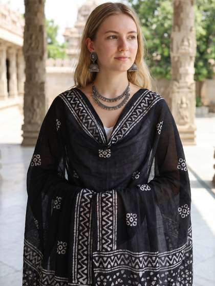 HELLA FASHIONS
                        Ethnic Motifs Printed Dupatta