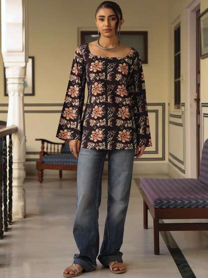 anayna Floral
                        Printed Square Neck Flared Sleeves Pure Cotton
                        Kurti