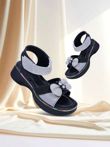 MUKUNDU Girls
                          Textured Party Open Toe Flats
