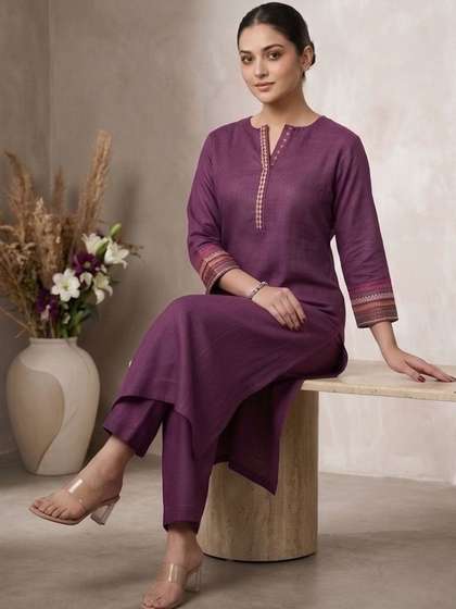 Varanga Women Ethnic
                        Motifs Embroidered Regular Thread Work Kurta
                        with Trousers