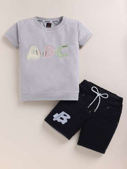 TINI JENNY Boys Printed
                    T-shirt with Shorts