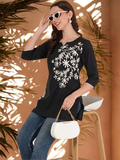 MissPeach Floral
                        Embroidered Thread Work Pure Cotton Blend Thread
                        Work Kurti