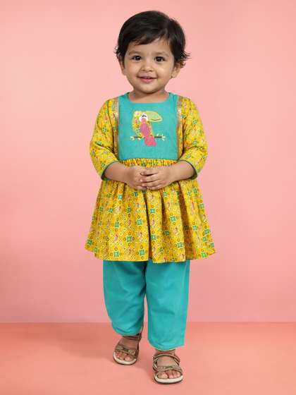 VASTRAMAY Girls Bandhani
                    Dyed Regular Kurta with Patiala