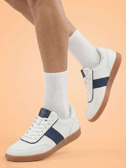 HRX by Hrithik
                          Roshan Men Colourblocked Sneakers