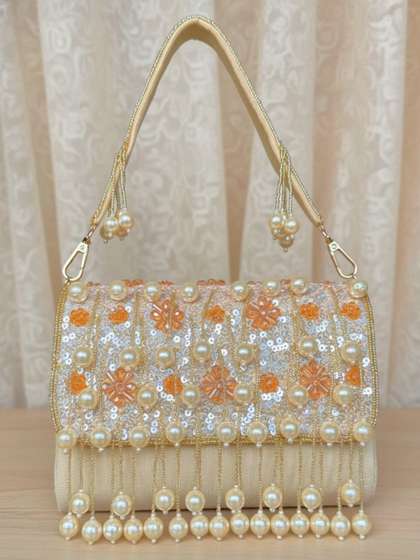 Nicoberry
                        Embellished Box Clutch