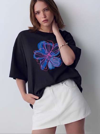 SMARTEES Women
                        Floral Printed Drop-Shoulder Sleeves T-shirt