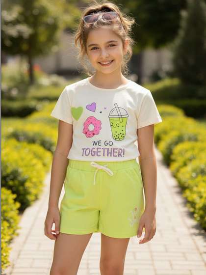 V-Mart Girls Printed
                    T-shirt with Shorts