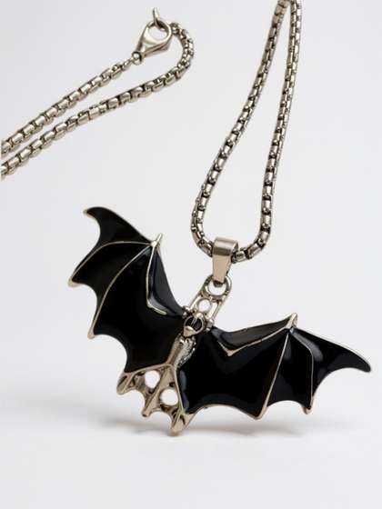 RAPPERSSHOP
                      Silver-Plated Animal Shaped Pendants with Chains