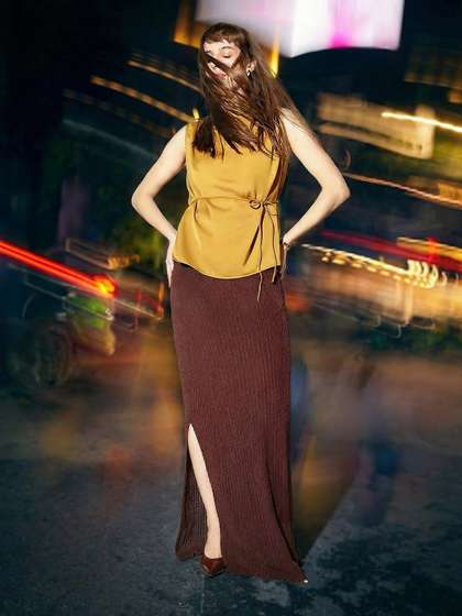 Dennis Lingo Solid
                        Sleeveless Satin Tie Up Top