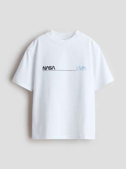 H&M Loose-fit
                    Printed T-shirt