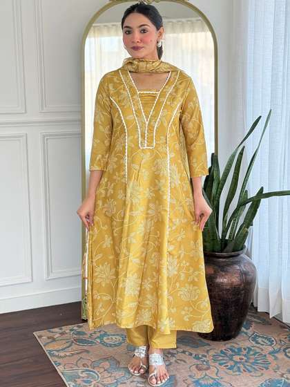 KALINI Women Floral
                        Printed Regular Gotta Patti Kurta with Trousers
                        & With Dupatta