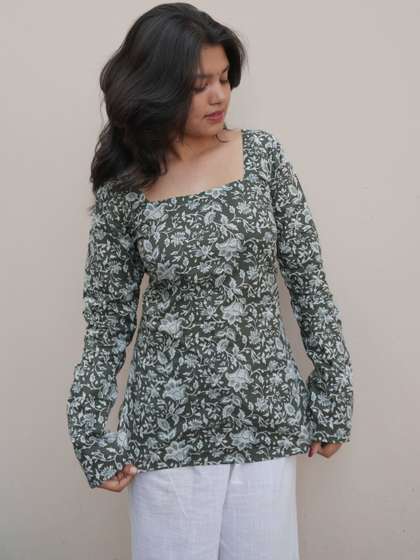 Vastraaya Printed
                        Square Neck Pure Cotton Kurti