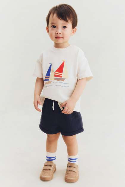 H&M Boys
                    Embroidery-Detail T-shirt