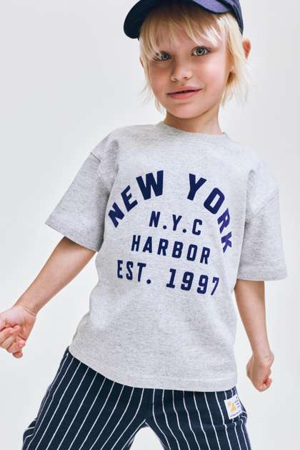 H&M Appliqud
                    T-shirt