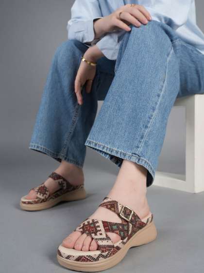 Liscott Printed
                          Flatform Sandals with Buckles