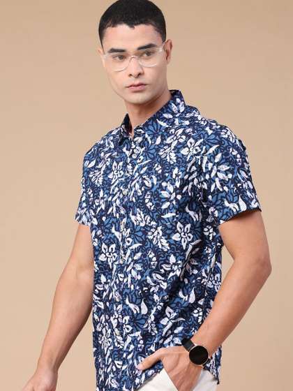 V-Mart Men Floral
                        Printed Casual Shirt