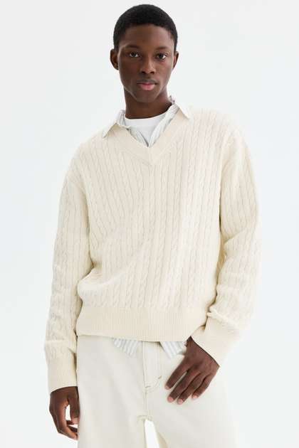 H&M Regular Fit
                        Cable Knit Jumper