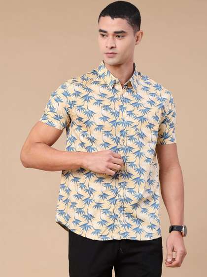 V-Mart Men Floral
                        Printed Casual Shirt