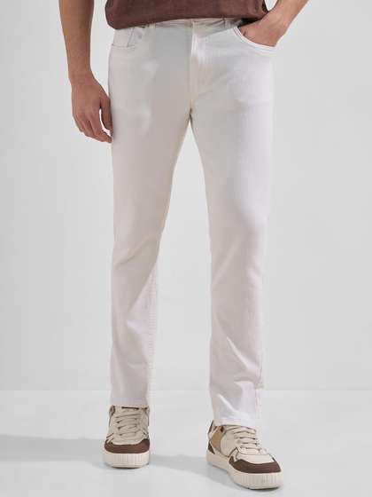 HIGHLANDER Men
                        Mid-Rise Clean Look Stretchable Tapered Fit
                        Jeans